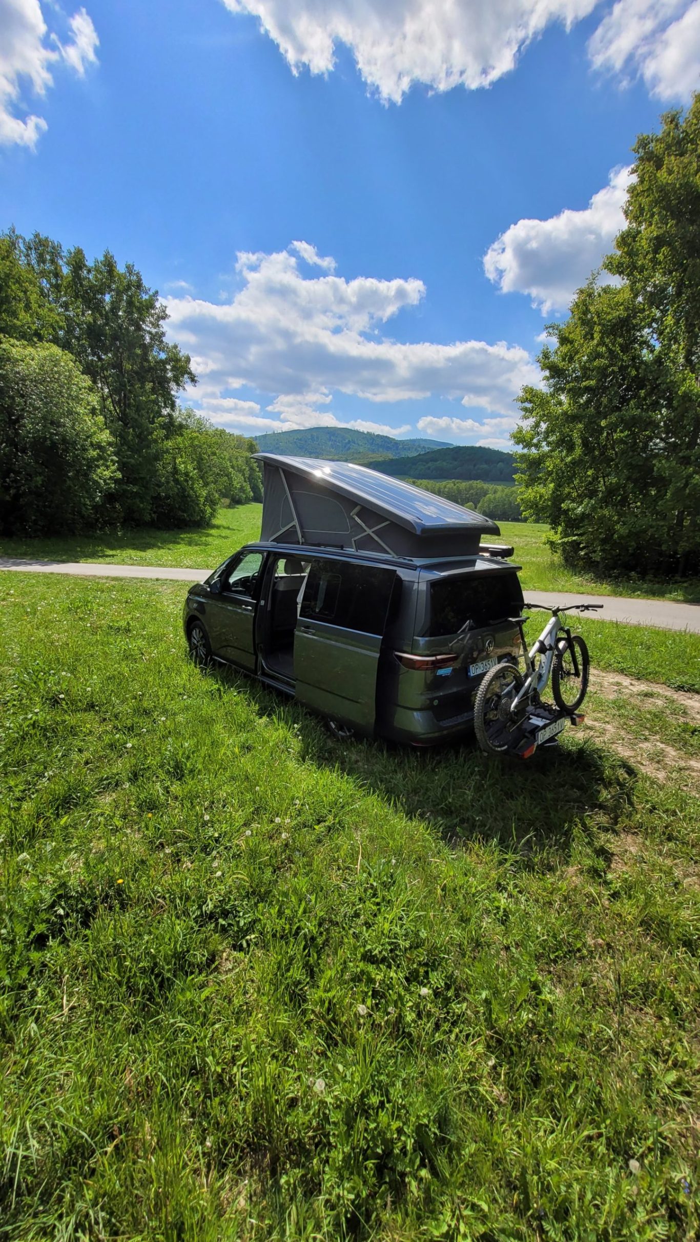 Nowy VW California w plenerze