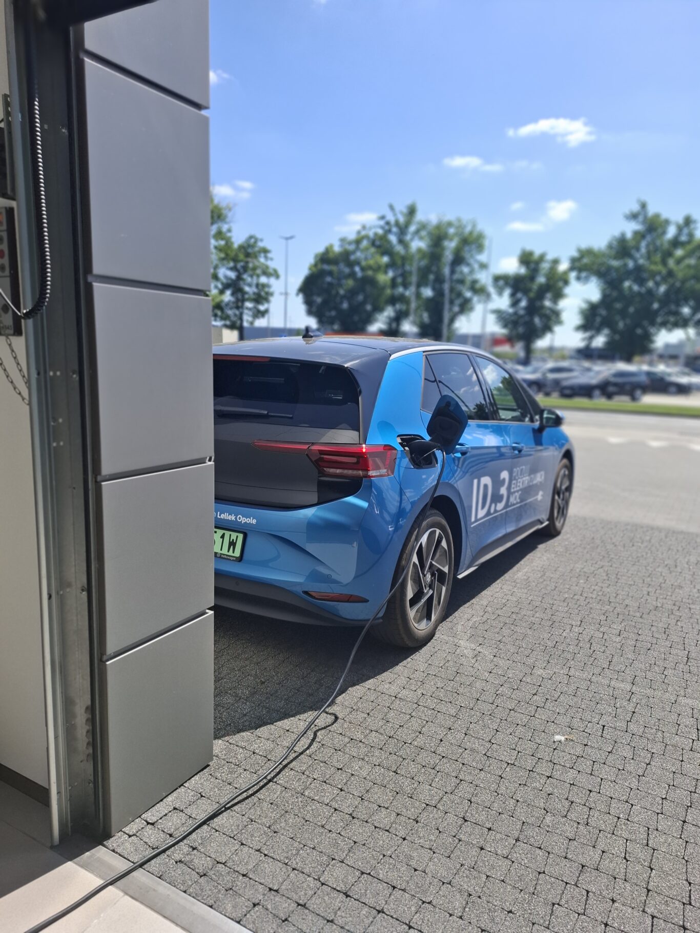 Elektryczny volkswagen id.3 w salonie vw lellek opole