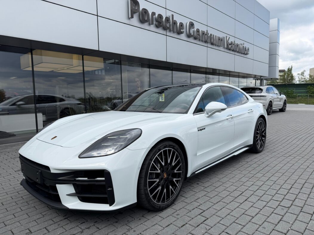 Porsche Panamera 4 E-Hybrid dostępny od ręki