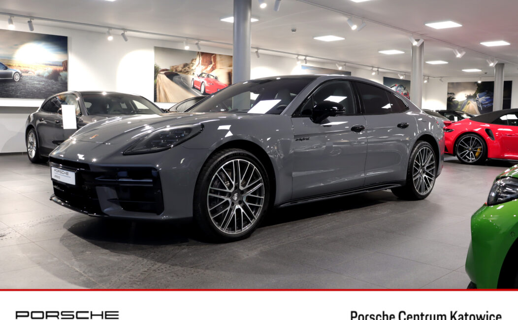 Porsche Panamera 4 E-Hybrid .