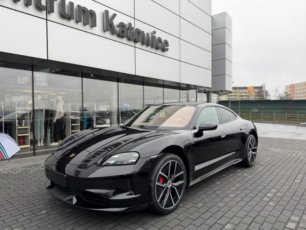 Porsche Taycan 105kWh 4S Black Edition samochód demonstracyjny