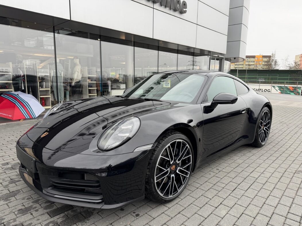 Porsche 911 Carrera .