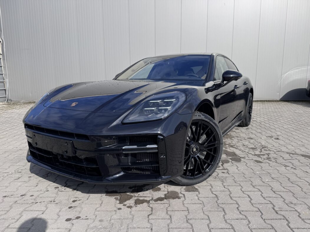 Porsche Panamera GTS Jet Black Metallic