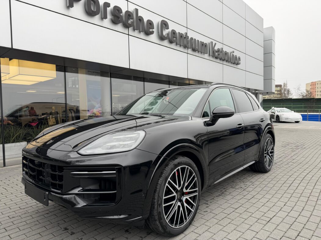 Porsche Cayenne Turbo E-Hybrid PHEV .
