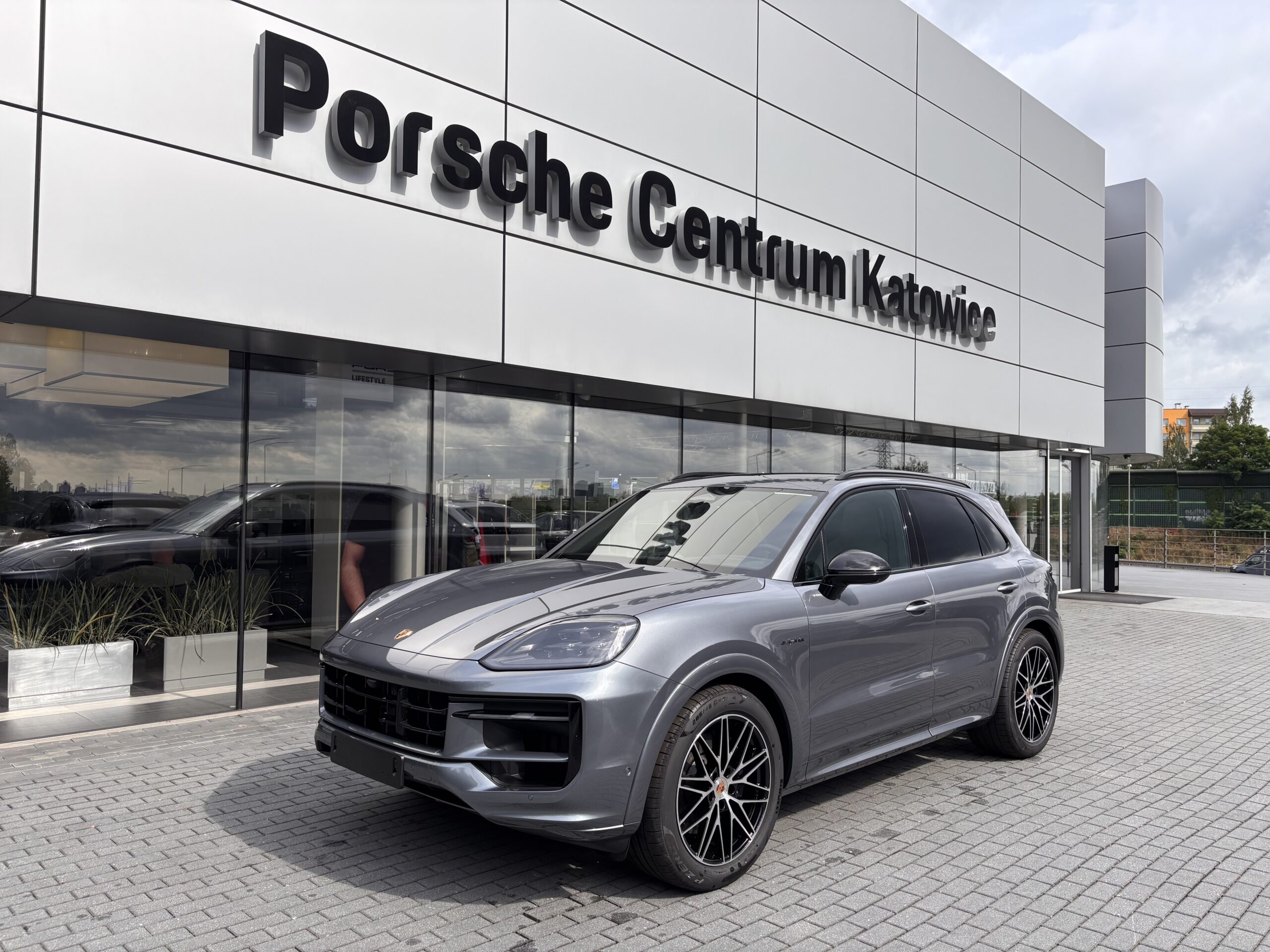 Porsche Cayenne E-Hybrid PHEV Black Edition