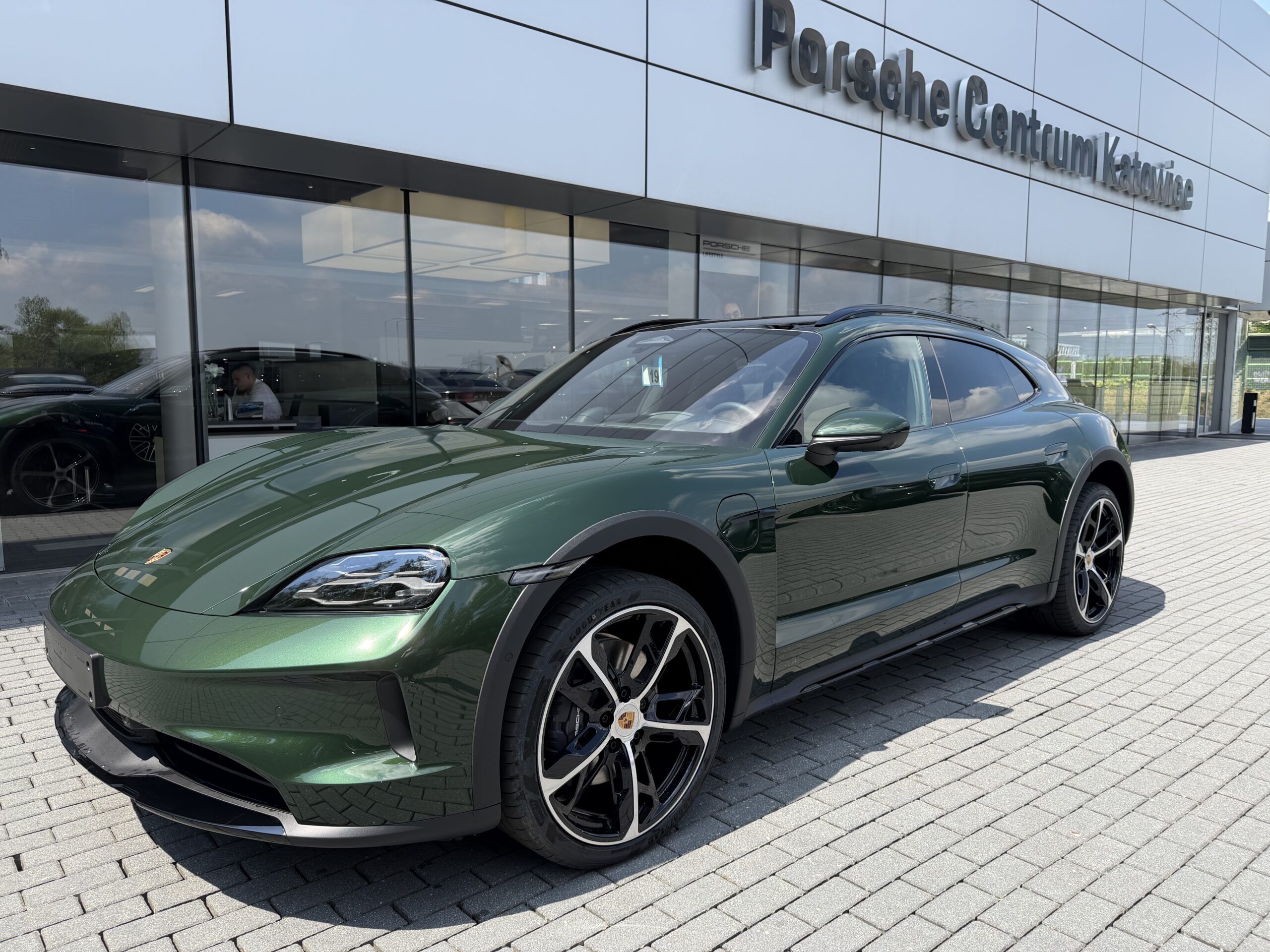 Porsche Taycan 4