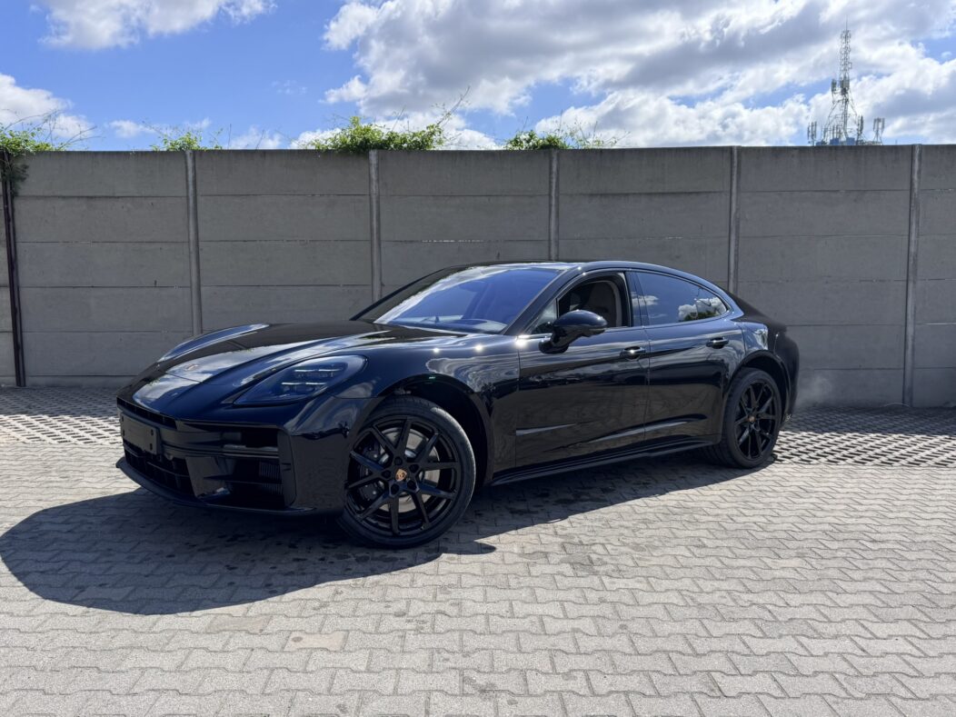 Porsche Panamera 4 E-Hybrid Jet Black Metallic