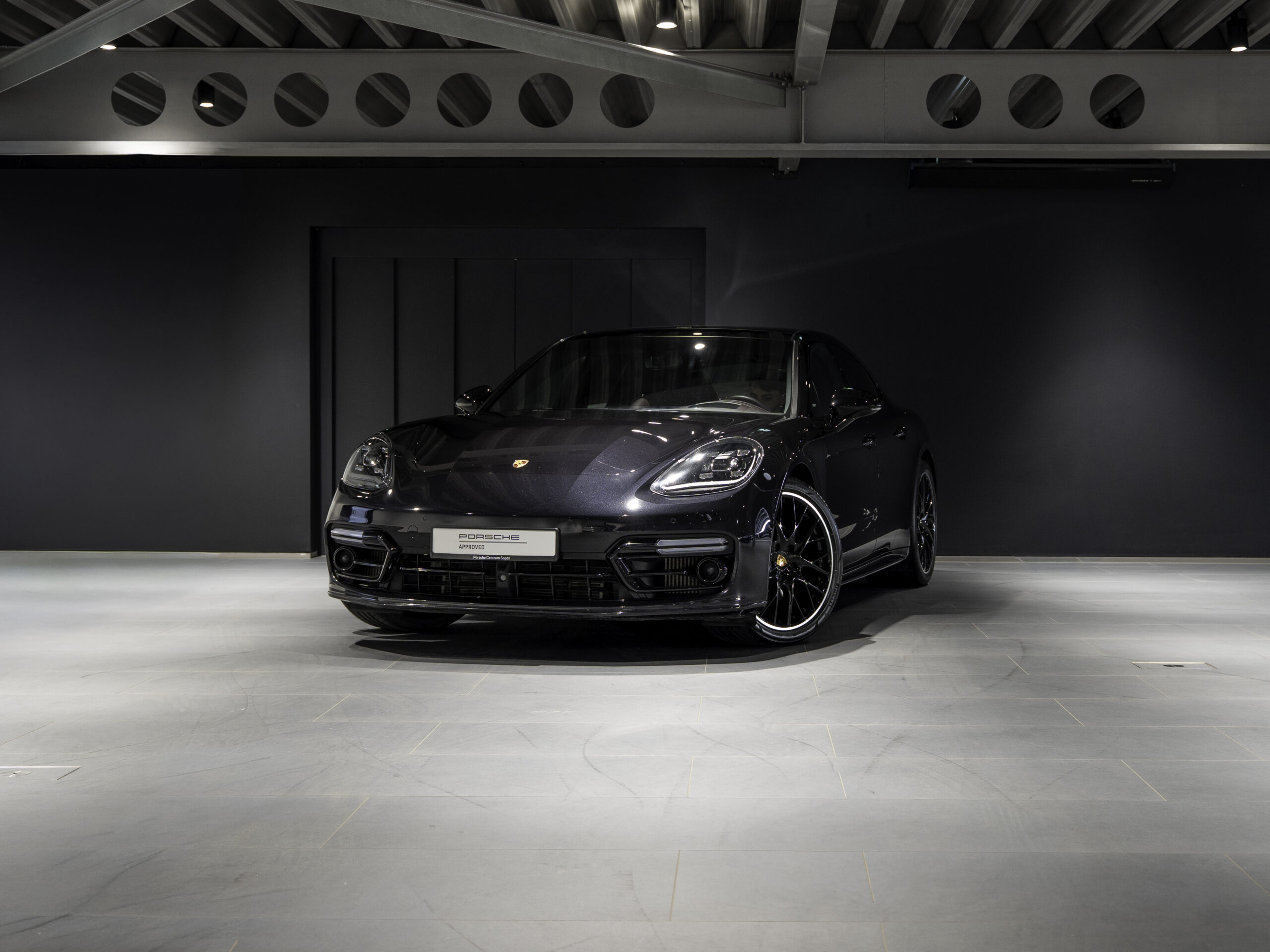 Porsche Panamera 4 Platinum Edition