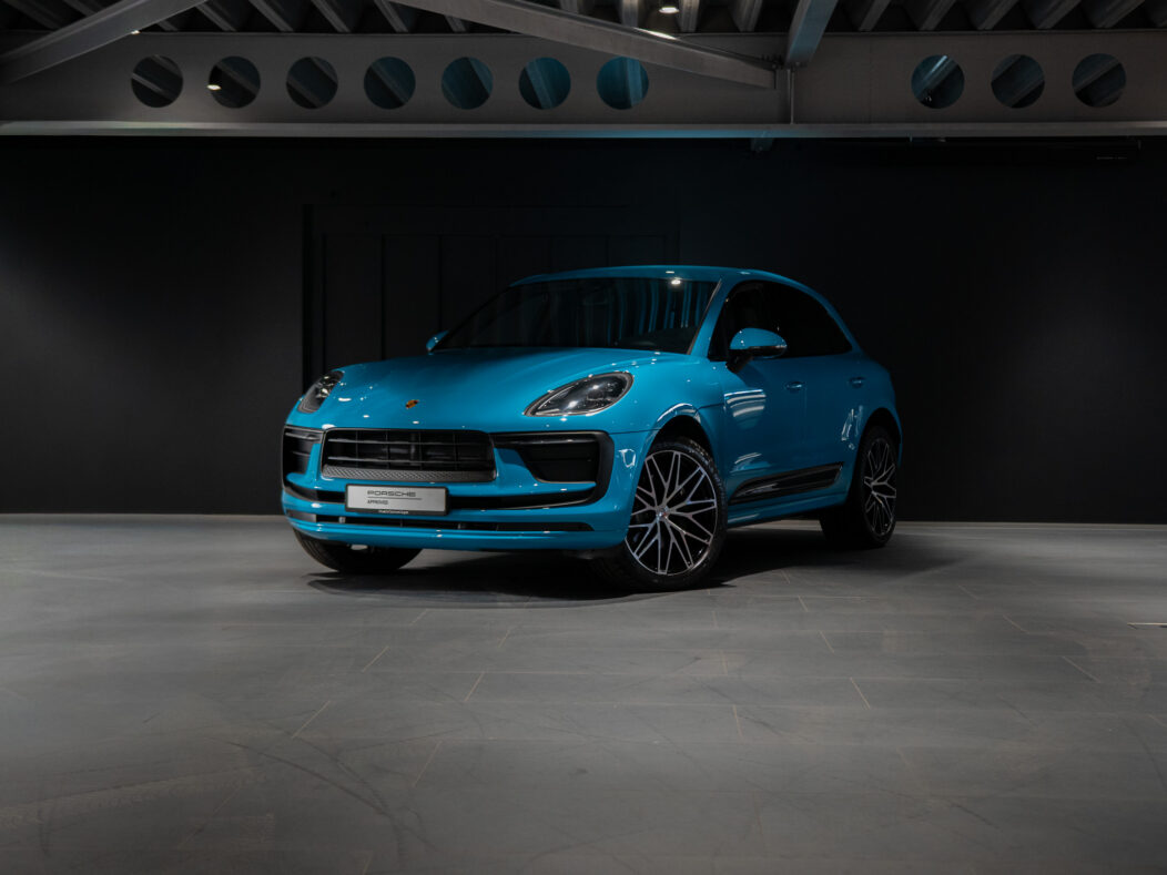 Porsche Macan Standard Miami Blue