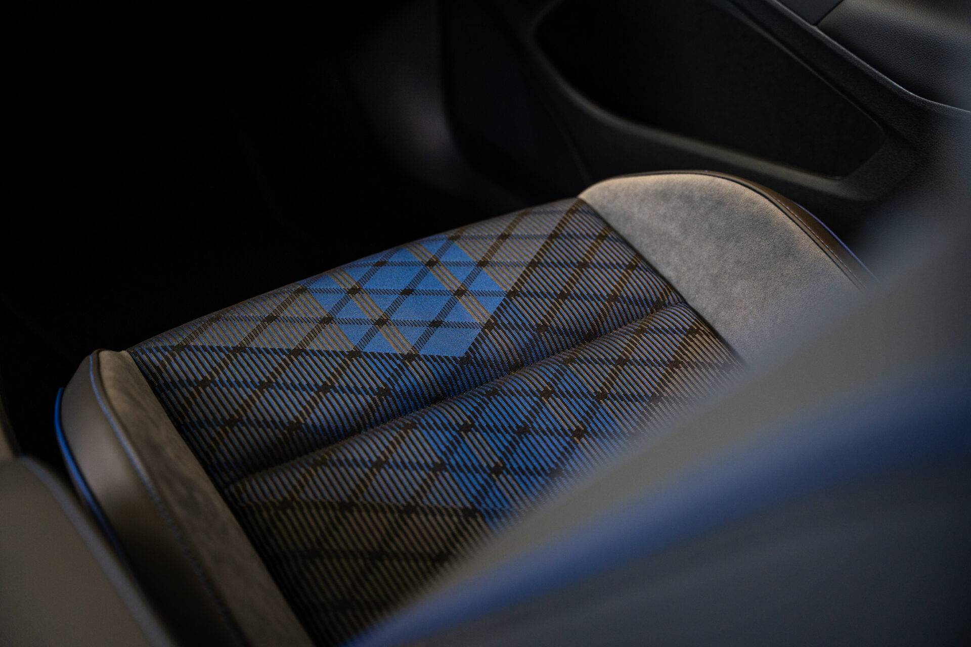Sportowe fotele premium w Volkswagen Golf R, salon vw opole