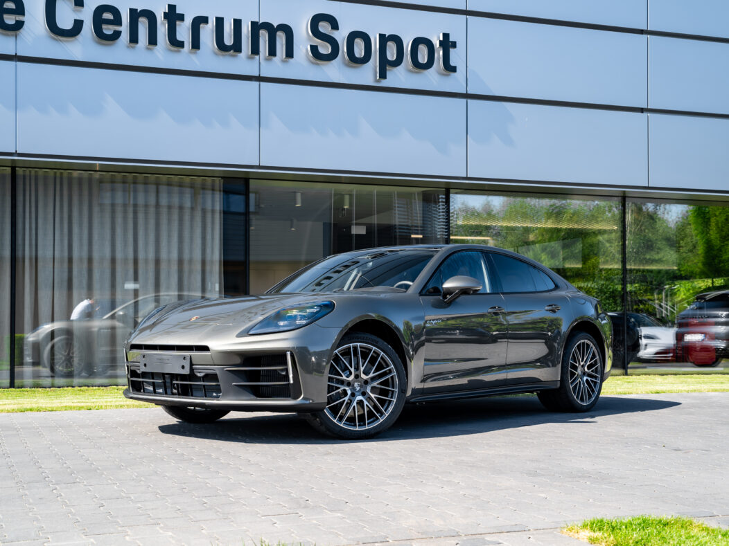 Porsche Panamera 4 E-Hybrid Aventurine Green Metallic