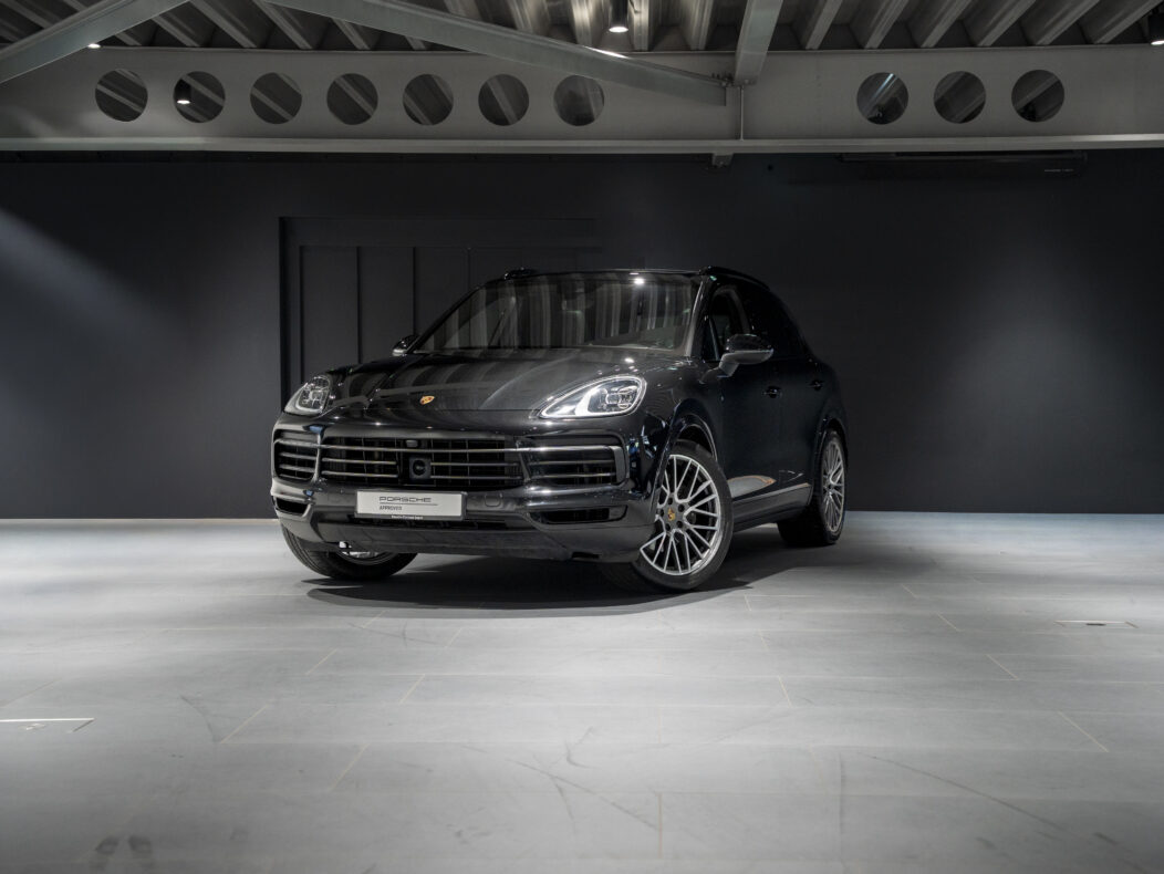 Porsche Cayenne Platinum Edition Chromite Black Metallic