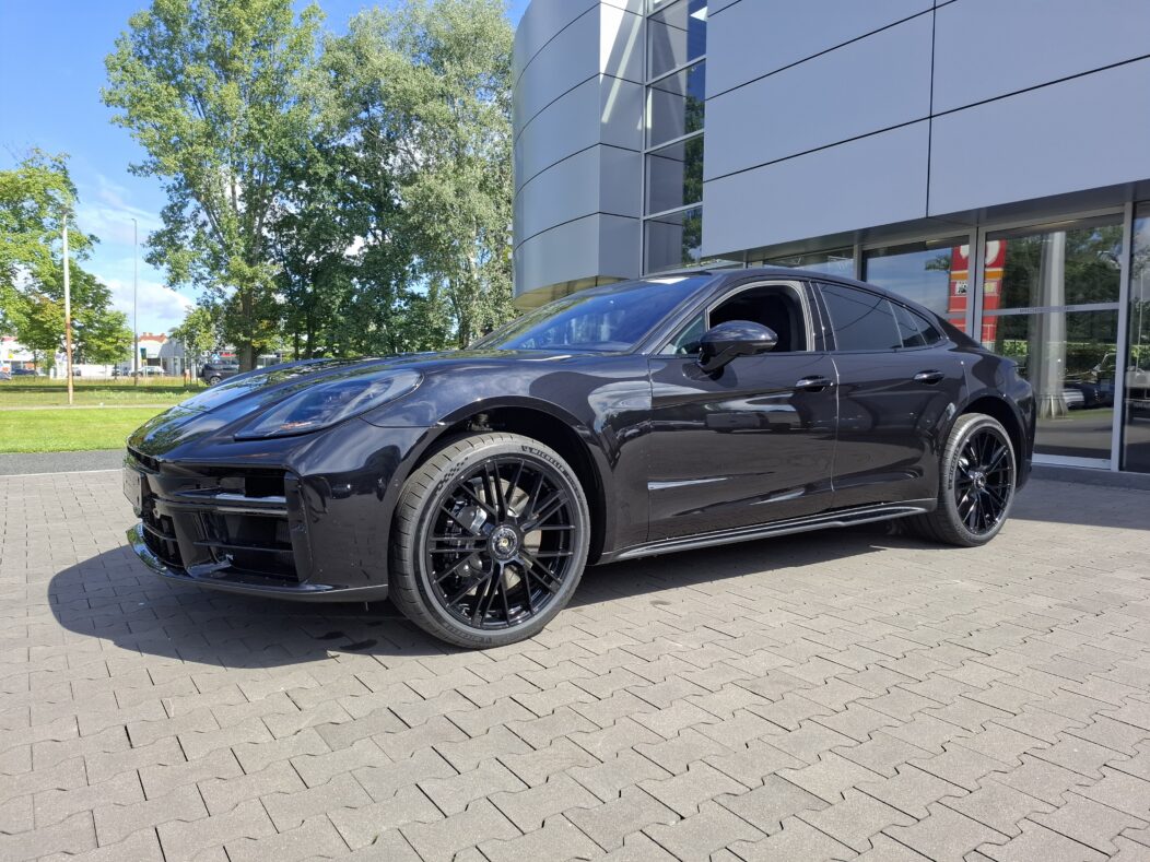 Porsche Panamera GTS Jet Black Metallic