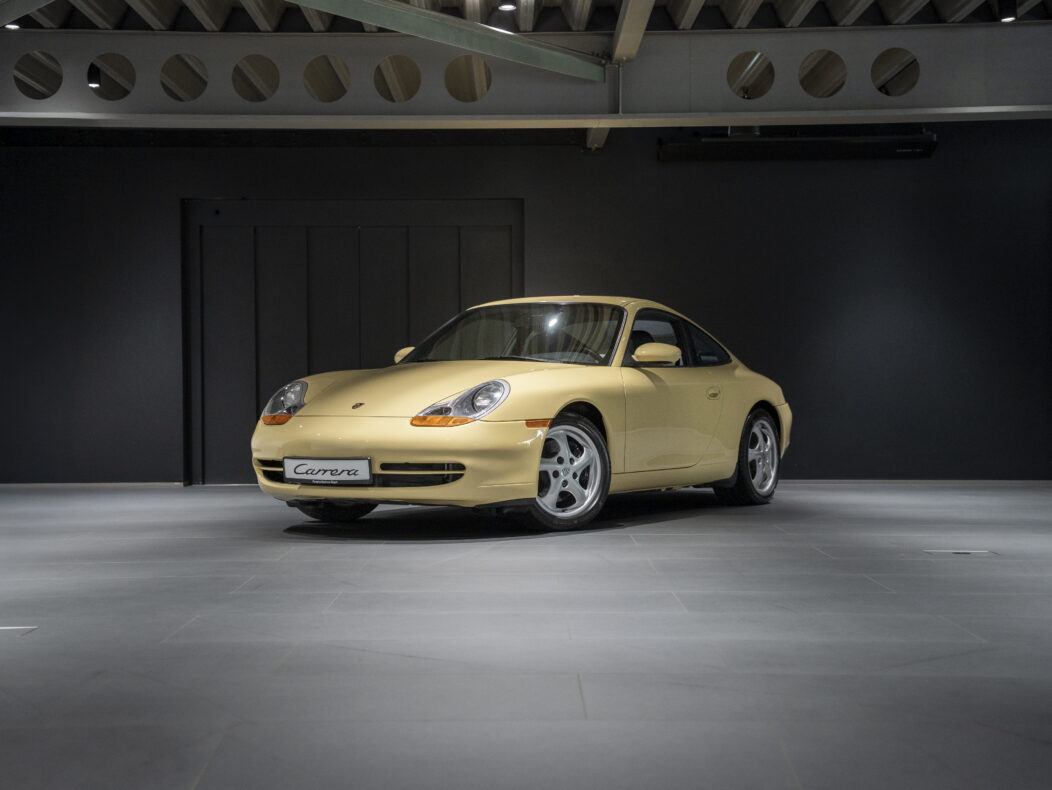 Porsche 911 Carrera Coupe Pastel Yellow 1998r